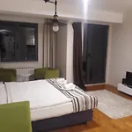 Modern Living Apartment *