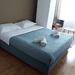 Modern Living Apartment *