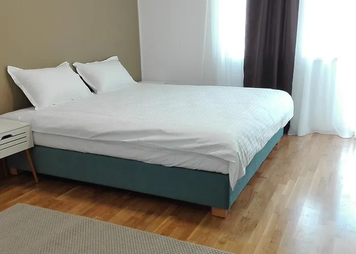 Modern Living Apartment *